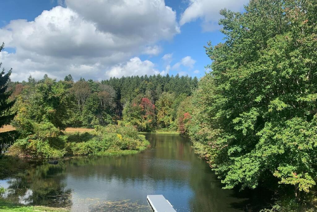 Gorgeous Poconos Springtime By The Lake! Henryville Dış mekan fotoğraf
